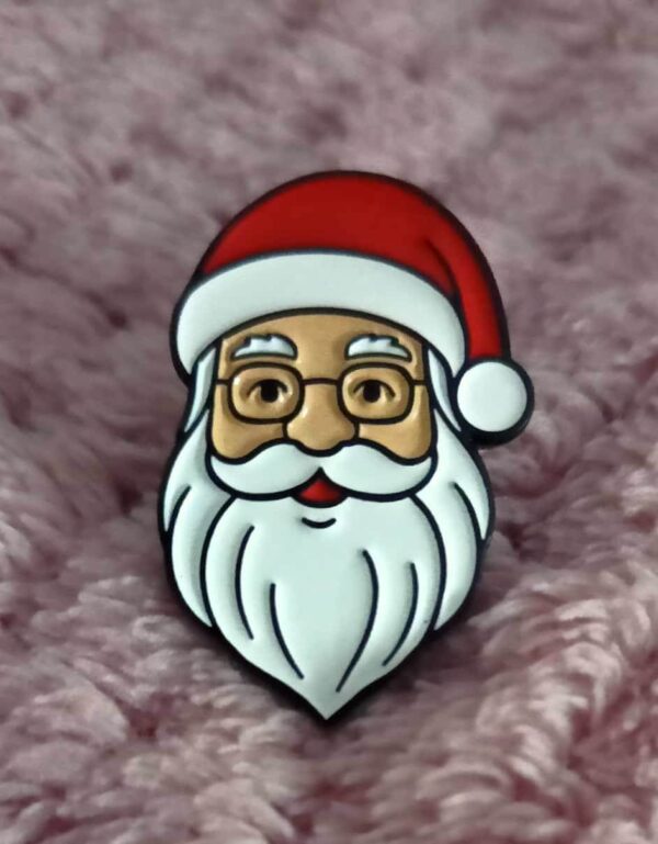 Przypinka, pins Święty Mikołaj na prezent